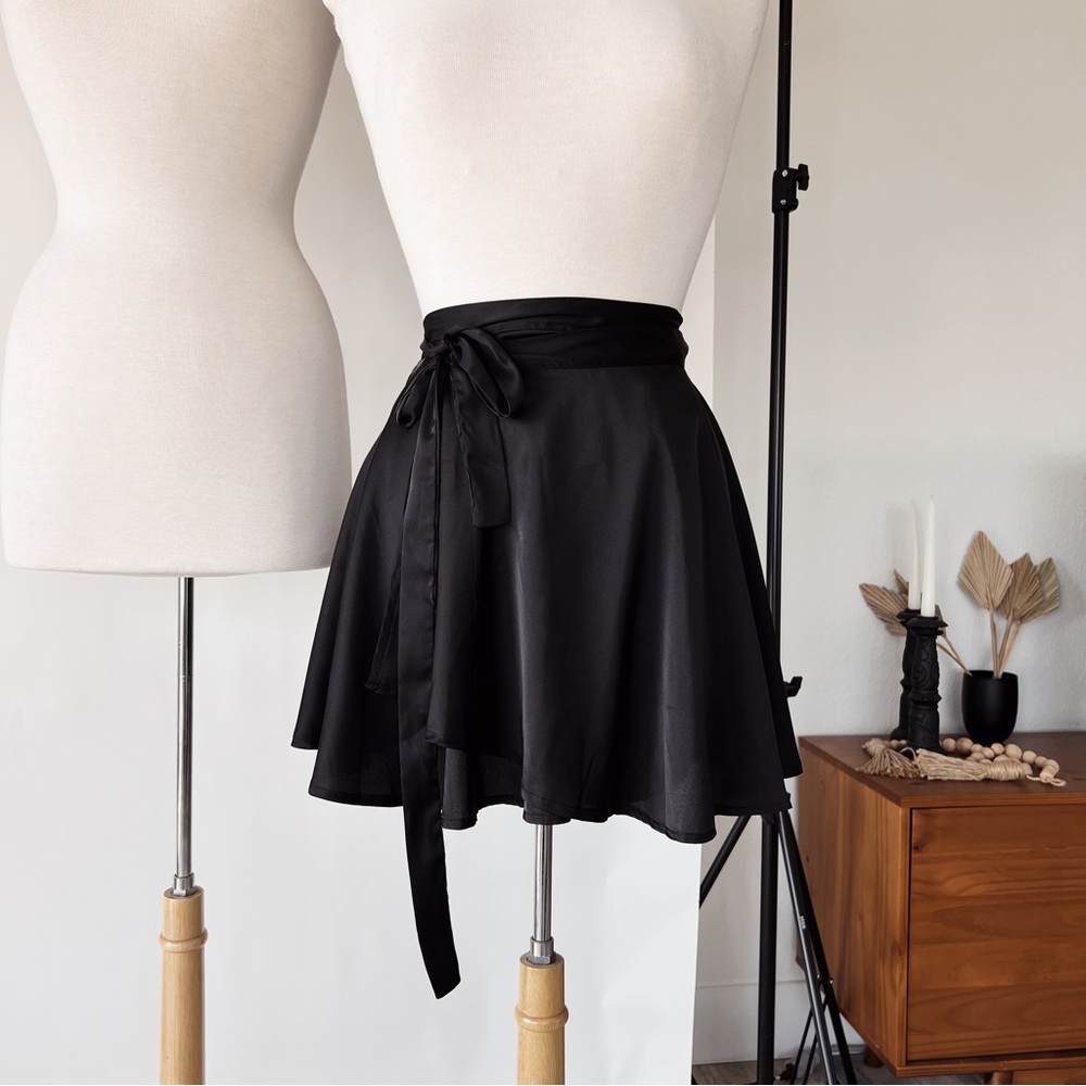 BLACK WRAP BALLET STYLE SKIRT 🩰🎧🎶 - Picture 8 of 8